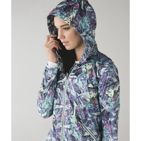 Lululemon Miss Misty Jacket II Iridescent Multicolor Lightweight Rain Size 6 EUC - Picture 3 of 12